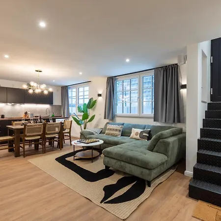 Urban Wave Apartment II
